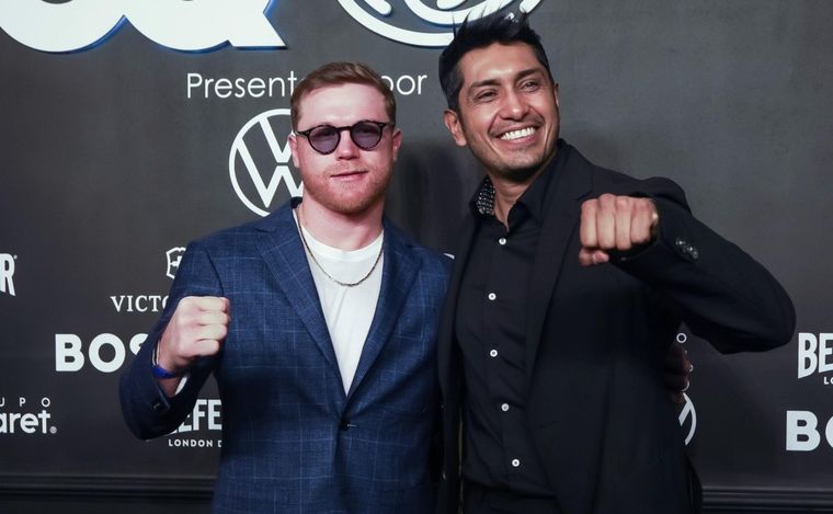 CANELO Y TENOCH HUERTA EL BOXEADOR Y EL ACTOR SE SACARON FOTOGRAFÍAS JUNTOS EN UN IMPORTANTE EVENTO. Foto: GETTY IMAGES