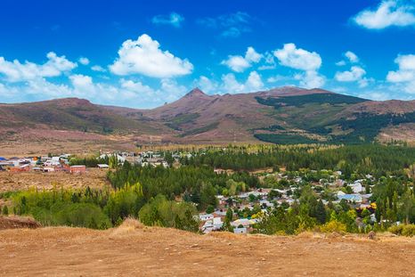Las Ovejas es un pueblo del norte neuquino rodeado de montañas, lagunas y paisaje cordillerano. Las Ovejas es un pueblo del norte neuquino rodeado de montañas, lagunas y paisaje cordillerano.
