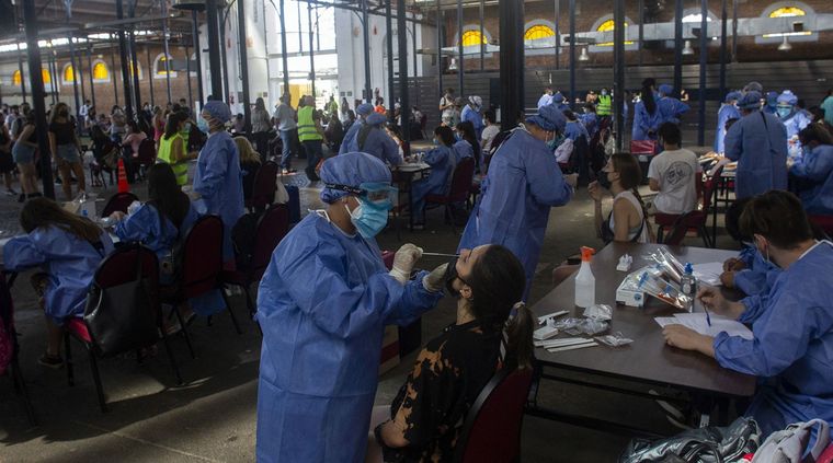 La suba de casos en los últimos días hizo que el Gobierno analice nuevas medidas Foto: TELAM