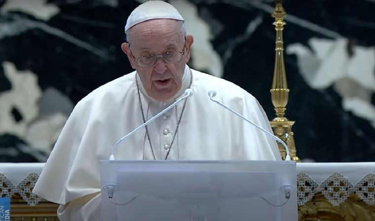 El Papa atendió una llamada cuando estaba en la audiencia general de este miércoles Foto: Captura de video