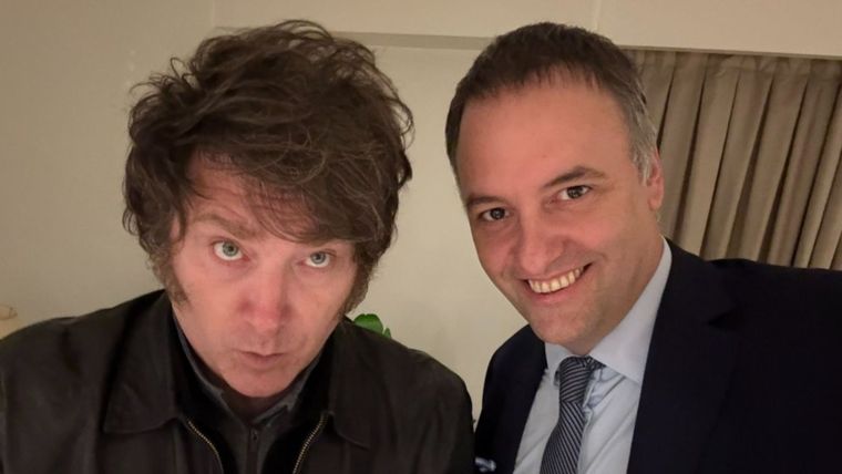 Manuel Adorni y Javier Milei se reunieron en Olivos