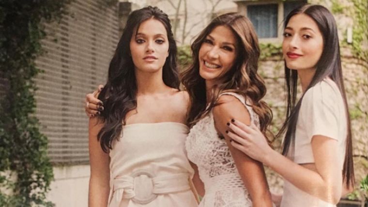 Catherine Fulop junto a sus hijas Oriana y Tiziana. Foto: Infobae