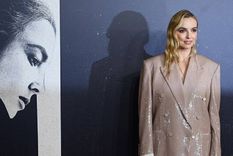 La actriz Jodie Comer (der) hace el papel de Marguerite de Carrouges (izq) en la película El Último Duelo. Foto: EPA