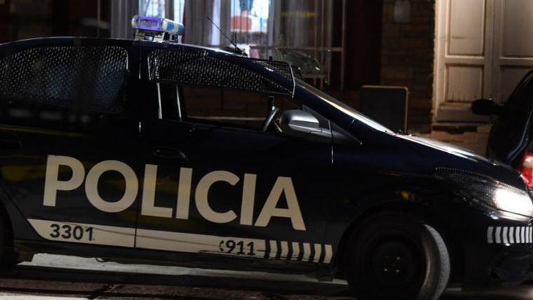 Policías entrevistaron a la víctima en la escena. (Foto ilustrativa)