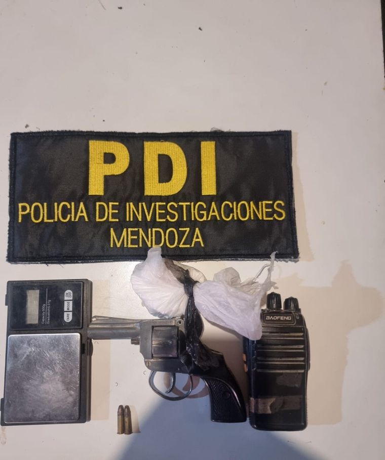 Una Revolver calibre 22 secuestrada durante los allanamientos. Una Revolver calibre 22 secuestrada durante los allanamientos.