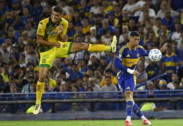 Tras recuperarse de la lesión, Marcos Rojo volvió a ser titular y fue el capitán de Boca frente a Aldosivi. Foto: FotoBaires
