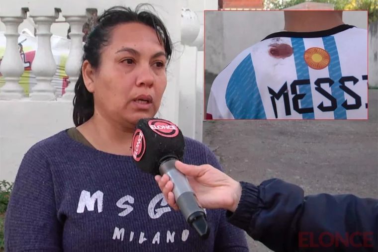 La madre del menor y la foto de su hijo tras el tiroteo Foto: NA