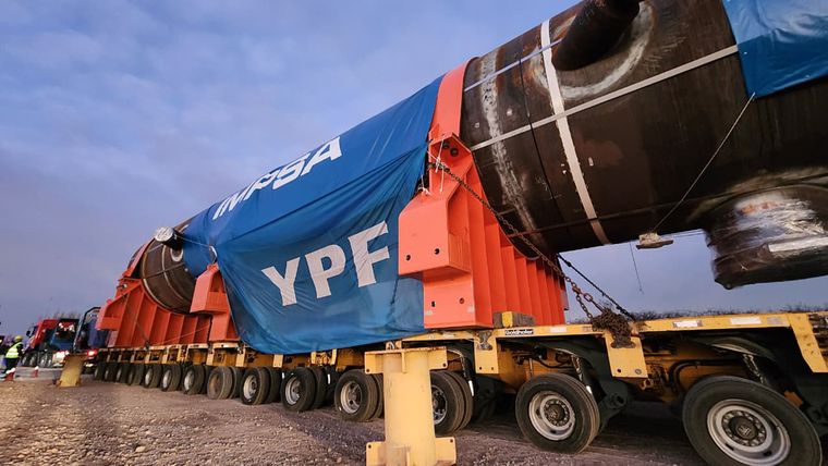 Javier Milei prorrogó por 10 años las concesiones de transporte de YPF con inversiones millonarias.