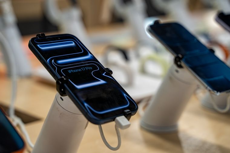 El nuevo escenario obliga a Samsung y Apple a renegociar costos. El nuevo escenario obliga a Samsung y Apple a renegociar costos.