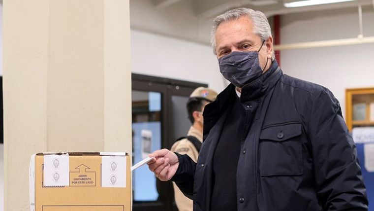 El Frente de Todos, liderado por Alberto Fernández, sufrió una categórica derrota el domingo. Foto: EPA