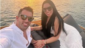 Toni Costa y Evelyn Beltrán reaccionaron a la nueva canción de Luis Fonsi.