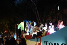 La soberana de Maipú, Agostina Guevara, sorprendió al cortarse el pelo en plena Vía Blanca, en apoyo a la lucha contra el cáncer. Foto: Maximiliano Ríos / MDZ