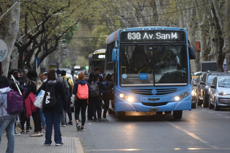 El Gobierno nacional estableció que el transporte público sea gratuito para el balotaje. Foto: Maximiliano Ríos/MDZ