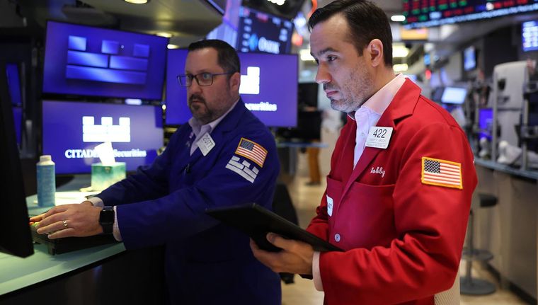 Los papeles que se operan en la Bolsa de Valores de Nueva York reflejan un clima calmo con tendencia positiva en la jornada. 