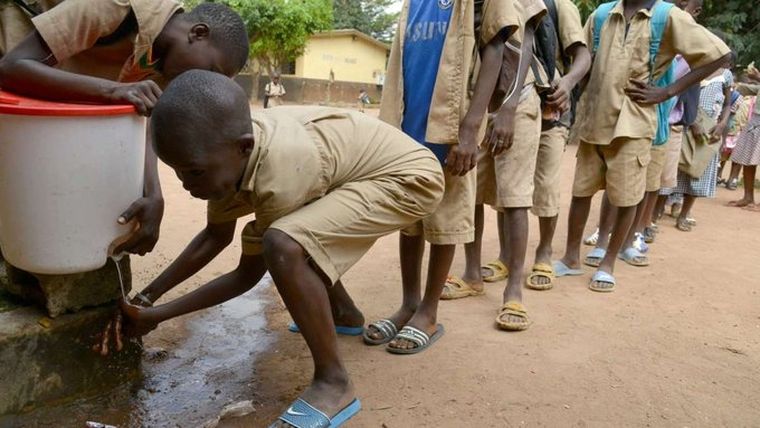 Casi la mitad de la población mundial no tiene acceso al agua y jabón.