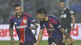 Thiago Almada ya convirtió el agónico 2-1 de River ante Atlético Tucumán y sale a gritarlo con todo junto a Ángel Correa.&nbsp;