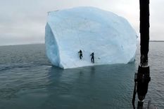 Aquí, el iceberg que se vuelca en el Ártico. Foto: Captura de pantalla