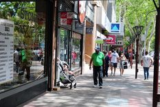 Por la inflación, los presupuestos tienen una validez cada vez menor. En ocasiones apenas 48 horas de vigencia. Foto: ALF PONCE MERCADO / MDZ