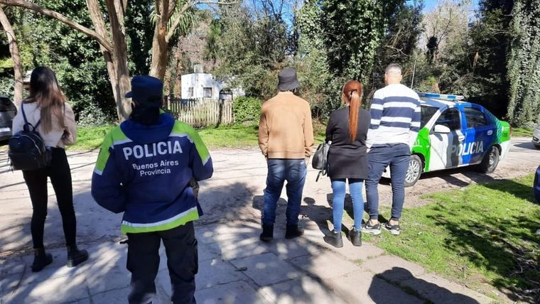 Los vecinos denunciaron la fiesta y la policía llegó al lugar