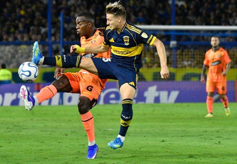 Boca enfrenta a Barcelona de Guayaquil en la Bombonera.