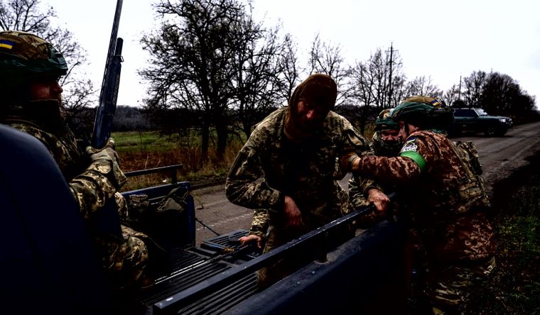Rusia avanza y las tropas de Ucrania sienten el impacto de esos avances. Foto Efe