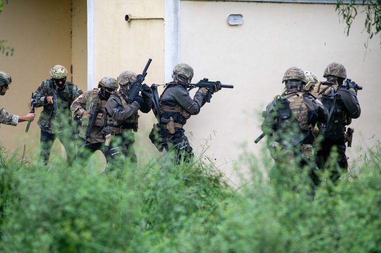 Las Fuerzas Armadas en plena acción Foto: Gentileza