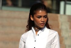Zendaya nos muestra los pantalones tendencia 2022 y nos ayuda a usarlos Foto: Vogue