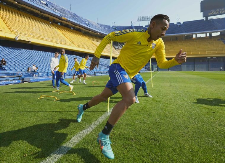 Villa se opera este jueves de su lesión en la rodilla.