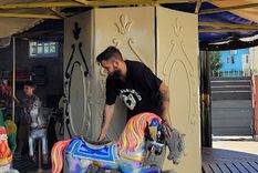 La idea es que la calesita ambulante comience a girar por el país durante las vacaciones de invierno Foto: Gabriel López