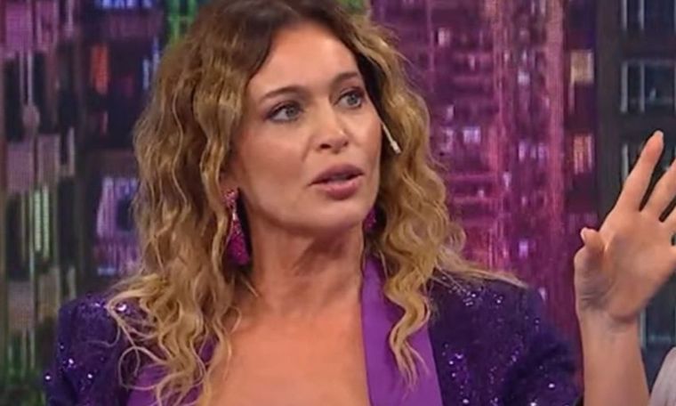 Karina Mazzocco contó cuál fue el insólito lugar en el que la encaró su marido, Omar El Bacha La conductora recordó aquel primer acercamiento Foto: Captura de video América TV
