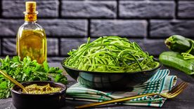 Rápido y saludable: receta de espaguetis de zucchinis que se roba el verano.