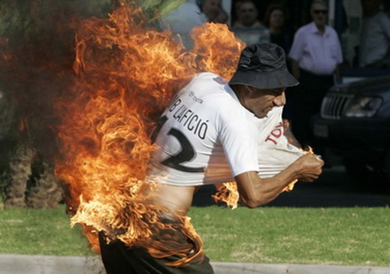 Un ciudaddano rumano se prendió fuego en Castellón. Foto: EFE