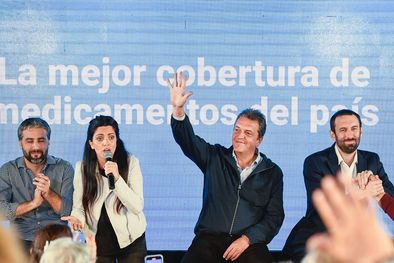 MDZol | Sergio Massa hizo anuncios en Hurlingham junto al candidato a intendente, Damián Selci, quien derrotó en las PASO a Juan Zabaleta. Foto: Prensa Massa