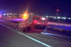 El auto volcó en Ruta 7 a la altura de Maipú Foto: X @MATIPASCUALETTI