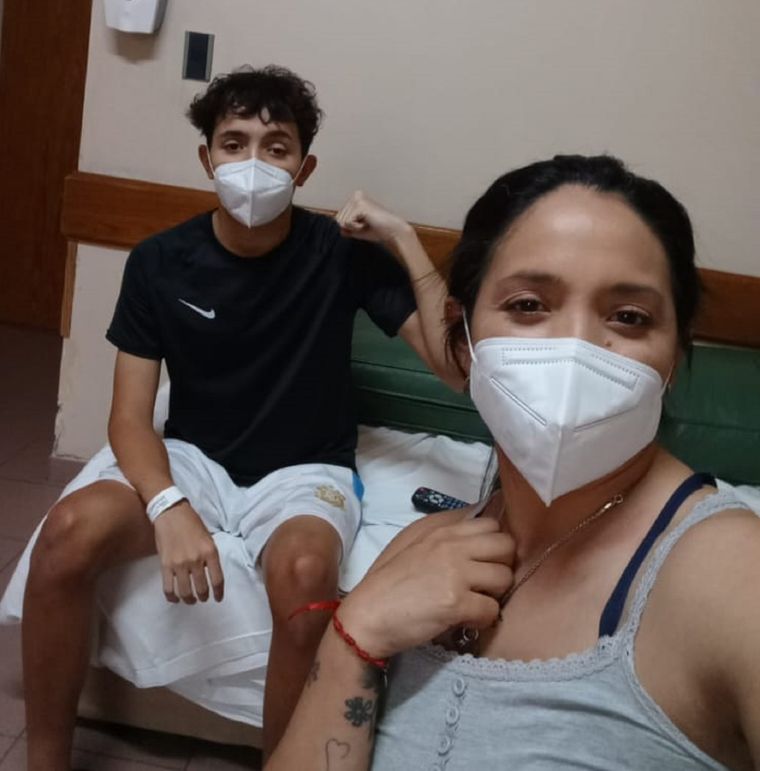 Lautaro Gutiérrez y su mamá, Micaelo Britos. Lautaro Gutiérrez y su mamá, Micaelo Britos.