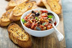 Caponata italiana Una receta simple y deliciosa para hacer en minutos. Foto: Shutterstock