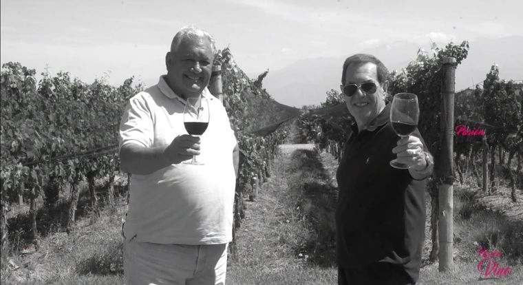 Oscar Pinco en una de sus tantas entrevistas junto a un prócer del vino: Mariano Di Paola. Oscar Pinco en una de sus tantas entrevistas junto a un prócer del vino: Mariano Di Paola.