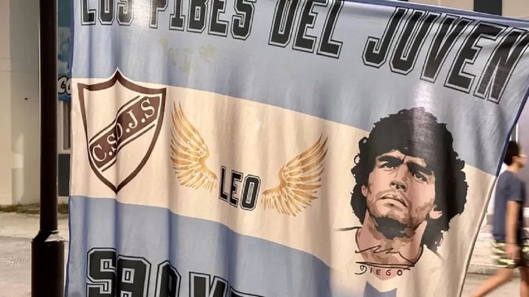 El Barwargento está decorado por banderas de Argentina donde no falta el rostro de Messi o Maradona. Foto: JOSÉ CARLOS CUETO / BBC MUNDO