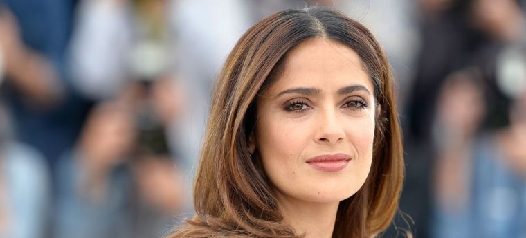 Salma Hayek luce los vestidos más perfectos para las alfombras rojas, con una distinción y un brillo únicos. Foto: Los 40
