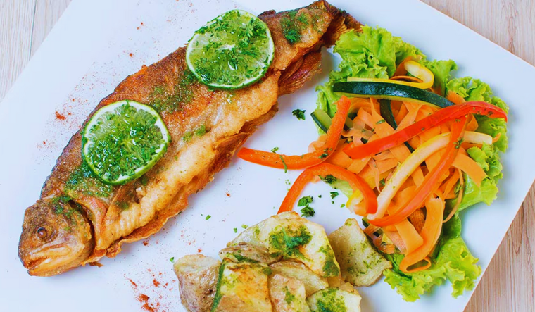 La receta suele prepararse con trucha fresca de ríos navarros, donde era un plato común entre pescadores locales. La receta suele prepararse con trucha fresca de ríos navarros, donde era un plato común entre pescadores locales.