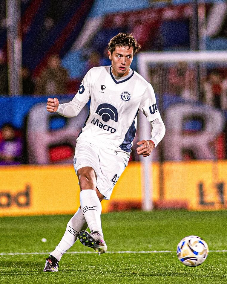 Sheyko Studer, defensor de Independiente Rivadavia. Sheyko Studer, defensor de Independiente Rivadavia. 