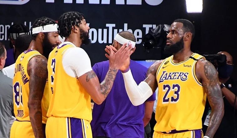 lakers Los Lakers rozan el anillo tras sumar su tercera victoria Foto: DPA