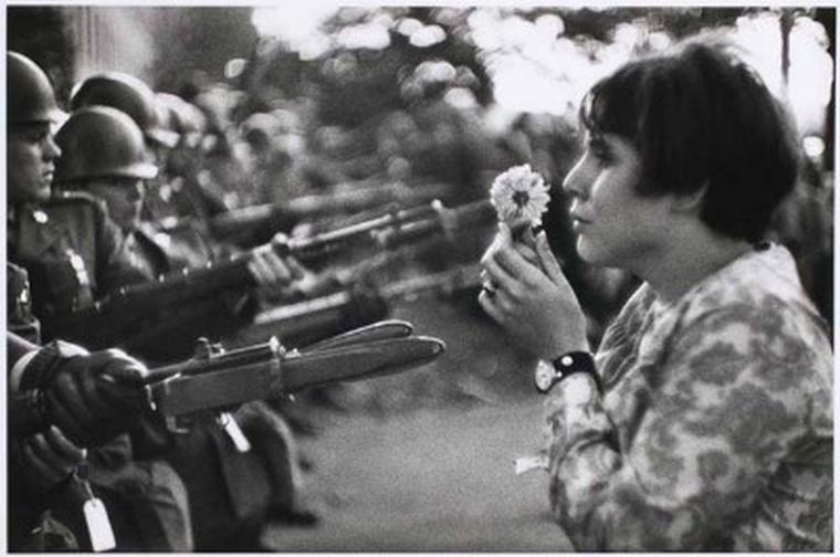 La histórica foto de Marc Riboud. Foto: De10
