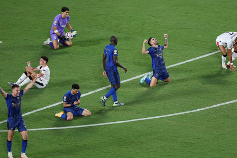 Al Hilal festeja el pase a cuartos de final frente al Manchester City en el Mundial de Clubes FIFA 2025. Al Hilal festeja el pase a cuartos de final frente al Manchester City en el Mundial de Clubes FIFA 2025.