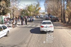 estaba esperando el colectivo y le robaron hasta las zapatillas estaba esperando el colectivo y le robaron hasta las zapatillas