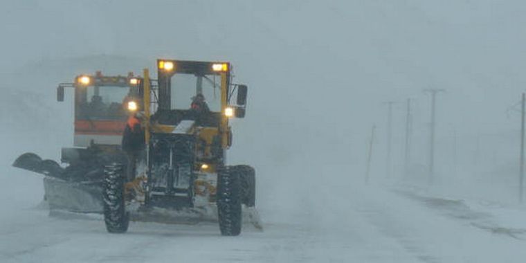Los caminos exhiben severos daños por los derrumbes y desprendimientos.