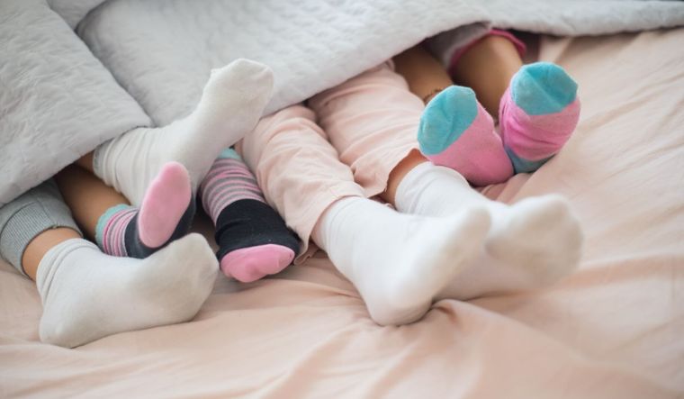 Dormir con medias en invierno puede tener varios beneficios.