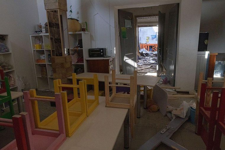 Las aulas del colegio quedaron seriamente dañadas tras el ataque.