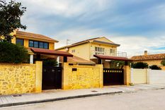 En España, el esfuerzo para comprar una vivienda baja fuerte cuando se comparte el ingreso. En España, el esfuerzo para comprar una vivienda baja fuerte cuando se comparte el ingreso.