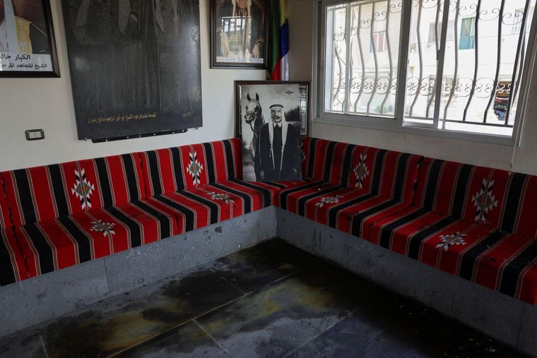 En el salón de huéspedes de la familia Al-Radwan hubo una masacre.